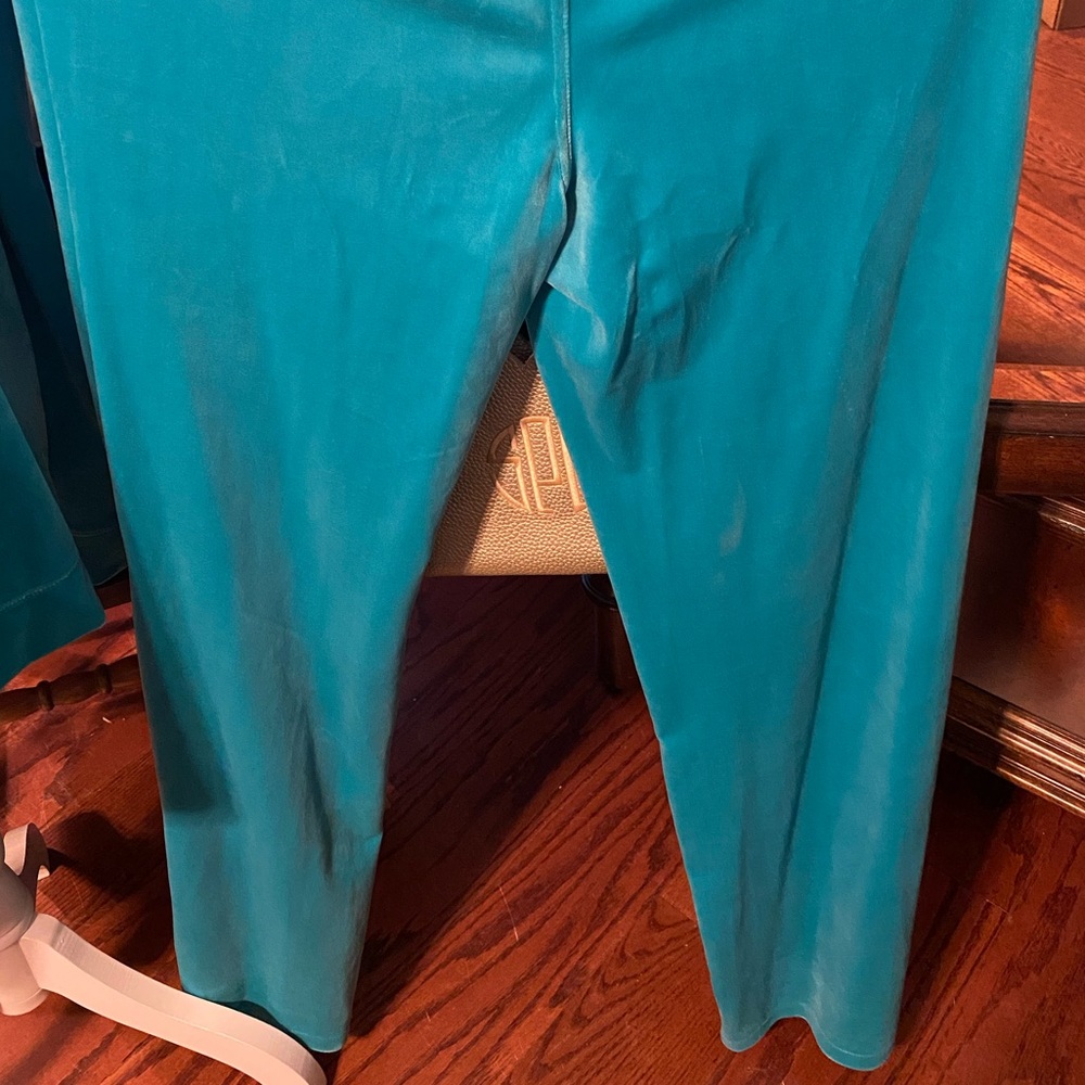 PRICE DROP Lilly Pulitzer Maldives Green Velour Pants/Leggings, size L, NWT - Picture 5 of 7